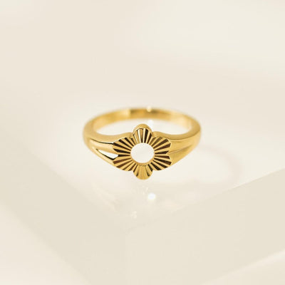 Daisy Fluted Signet Ring - Ring