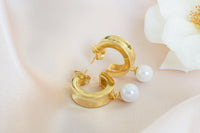 Modern Drop Pearl Earrings - Gold