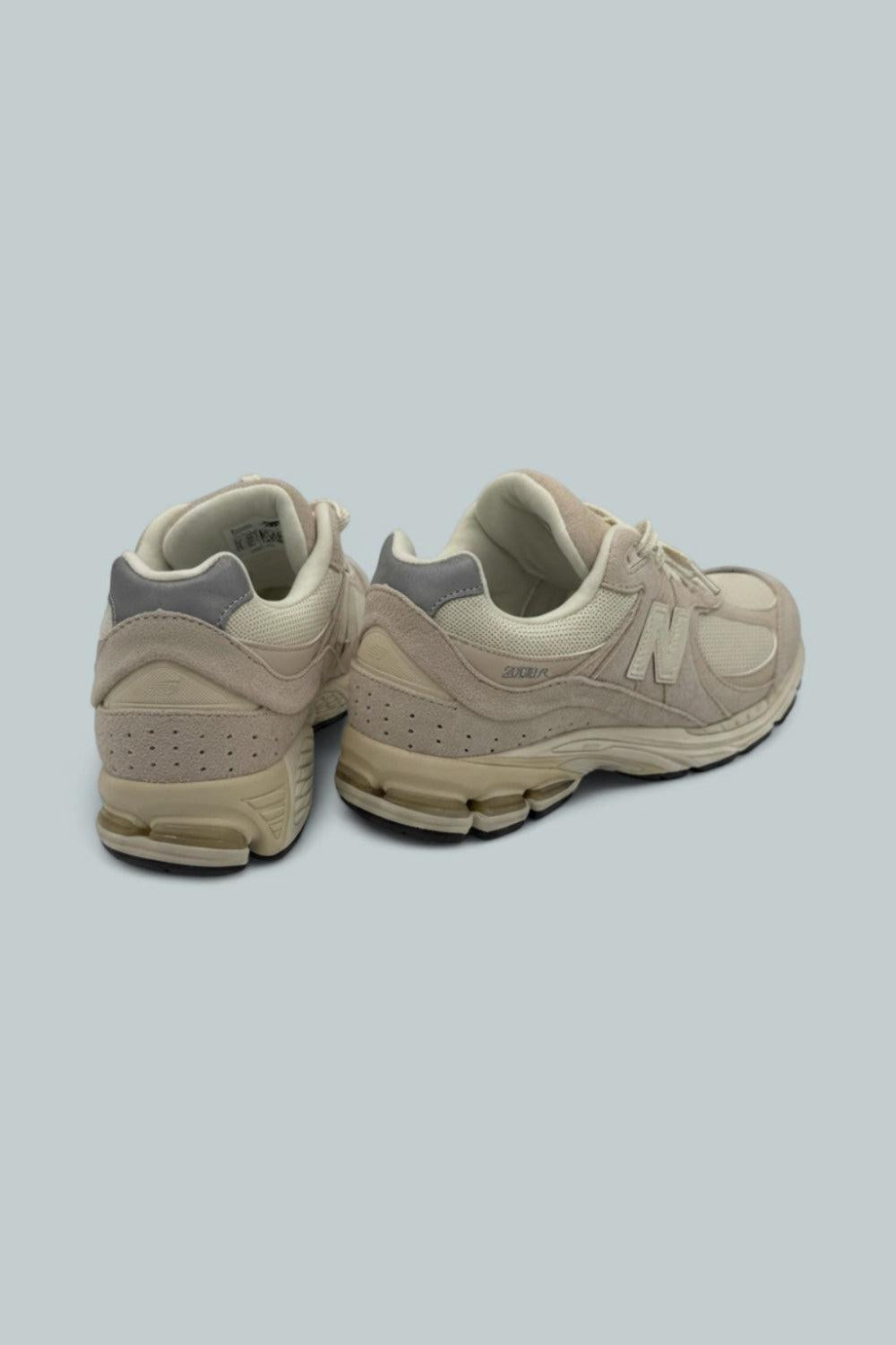 2002R Sneakers - Calm Taupe/Silver - US 7M / US 8.5W - Sneaker