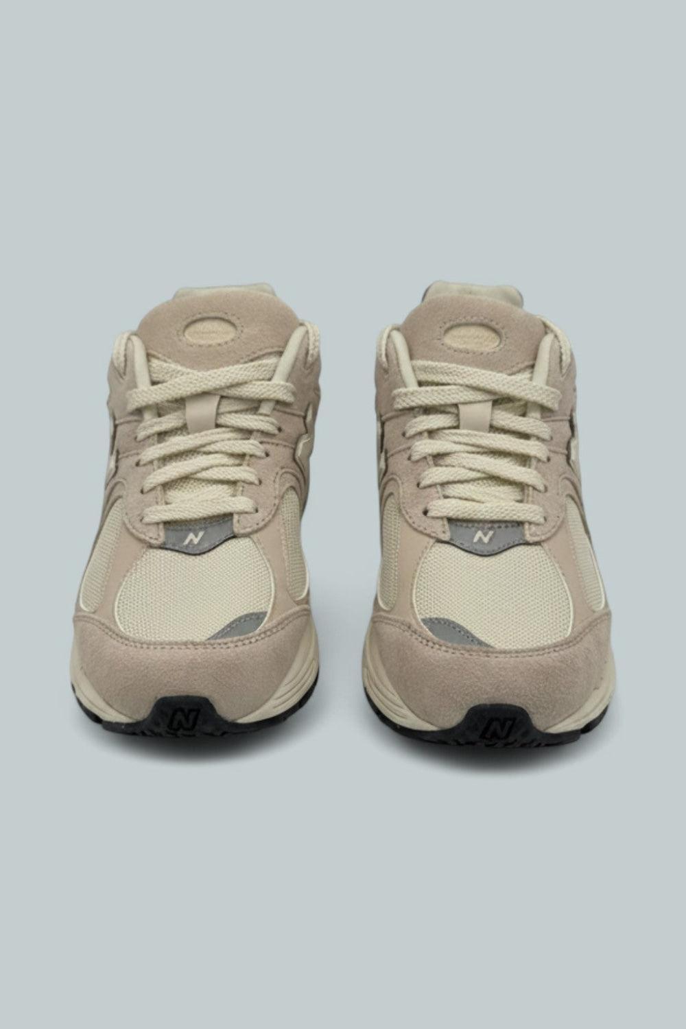 2002R Sneakers - Calm Taupe/Silver - US 7M / US 8.5W - Sneaker