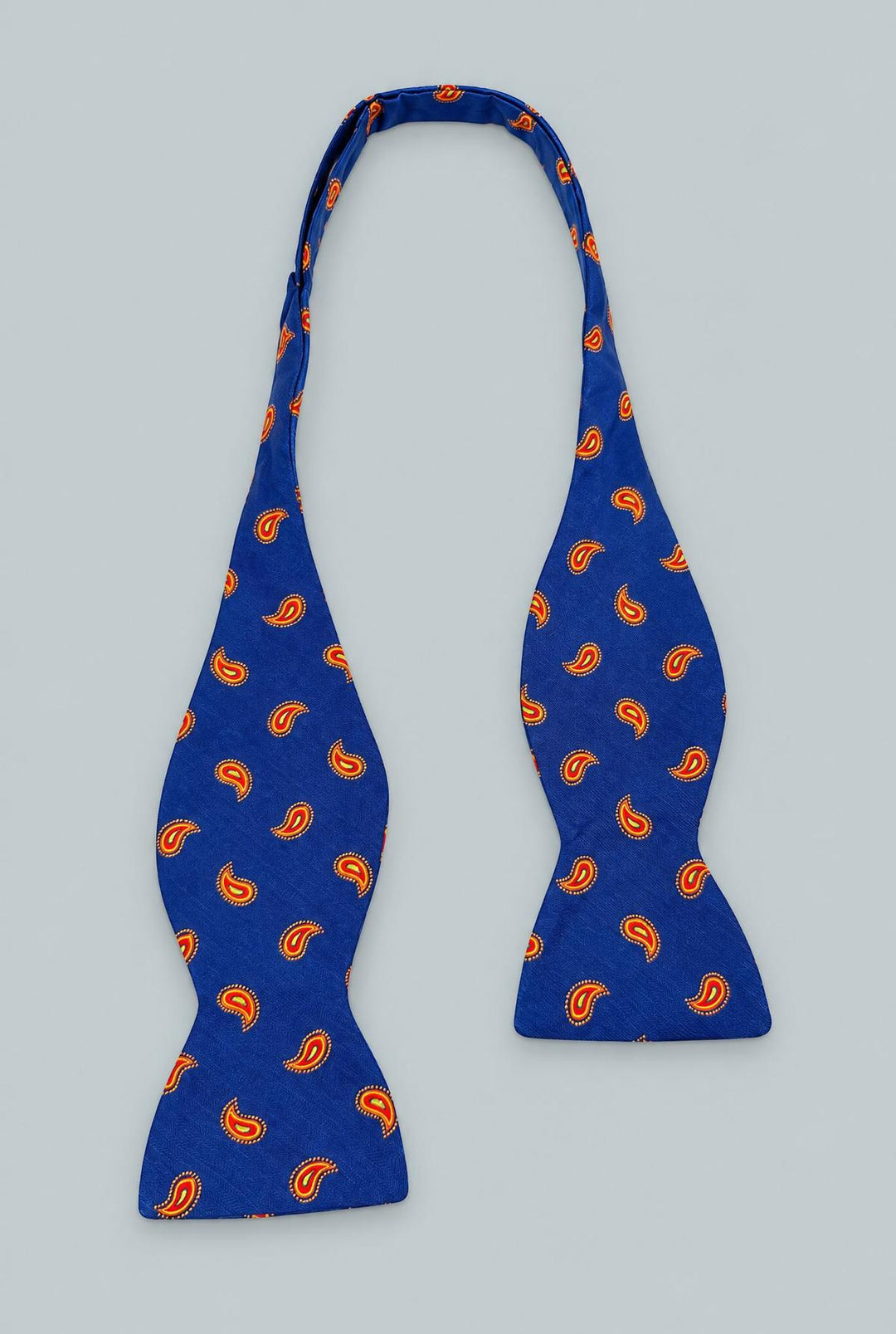 Silk Twill Tossed Paisley Bow Tie - Blue