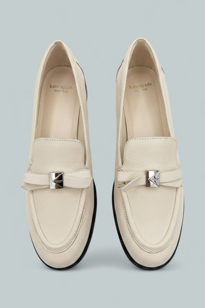 Deco Bow Pebbled Leather Loafer - Cashew Milk