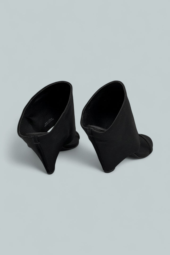 Shady Cuffed Sandals - Black Canvas