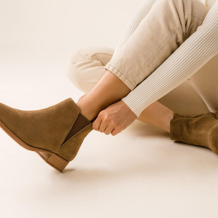 Eva Everyday Chelsea Boot - Taupe Suede