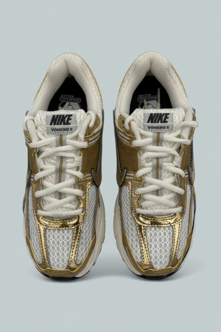 Zoom Vomero 5 Sneakers - Photon Dust/Metallic Gold/Gridiron/Sail