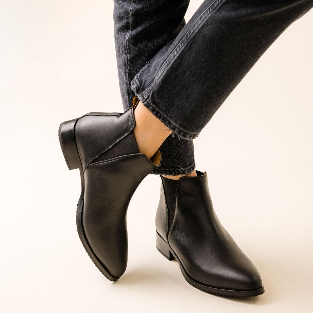 Eva Everyday Chelsea Boot - Black/Black
