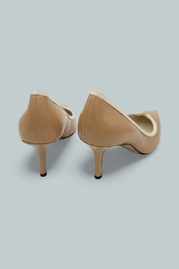 Double T Buckle Pump - Cantucci / Light Cream