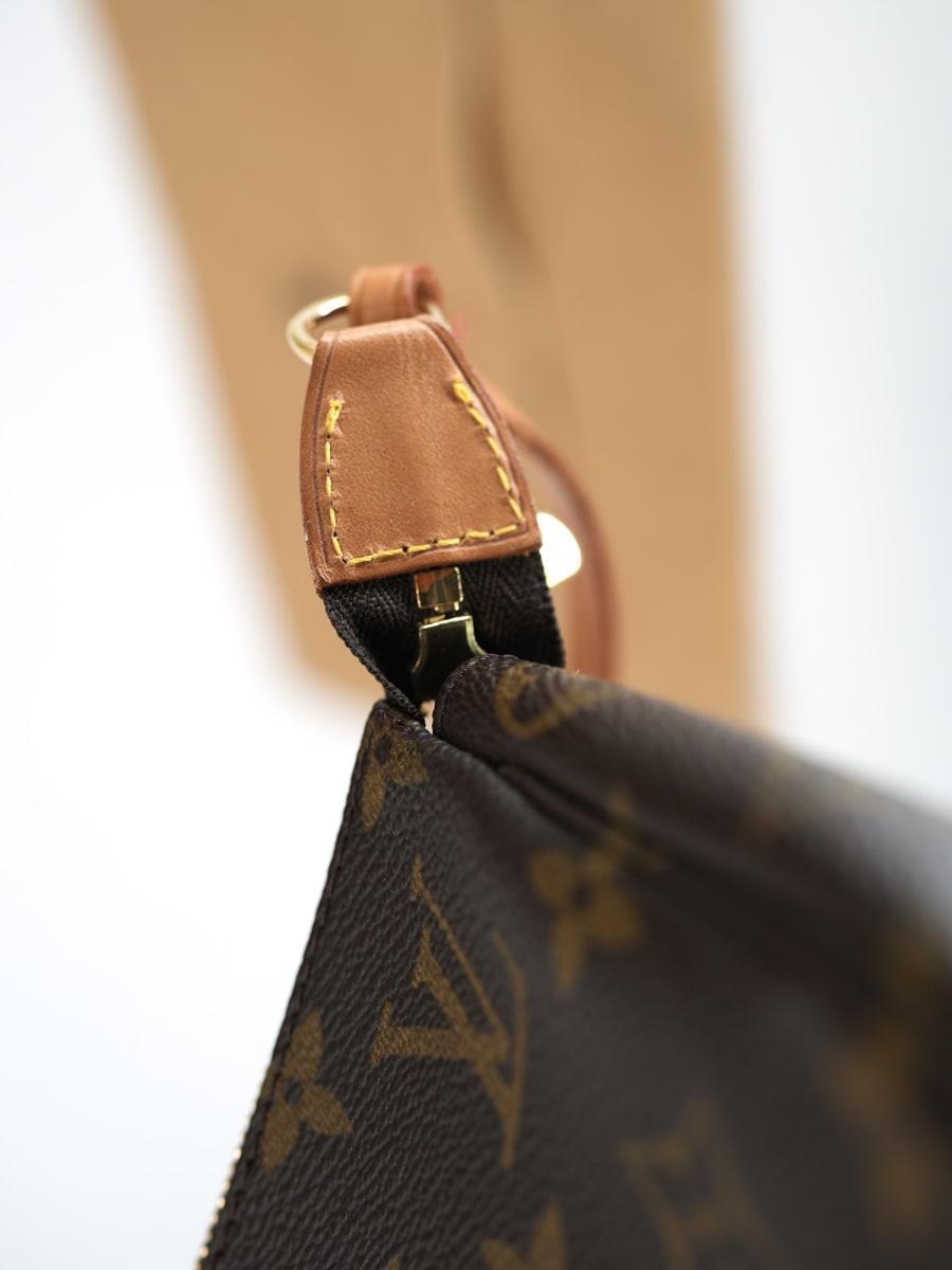 Pre-Owned Louis Vuitton Pochette Accessories Monogram Handbag