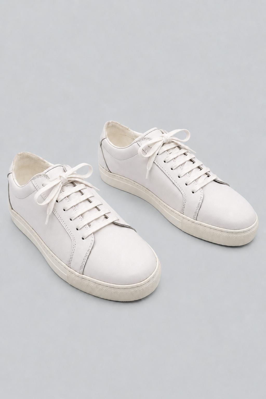 Men's Lace Up Sneakers Exclusive - White