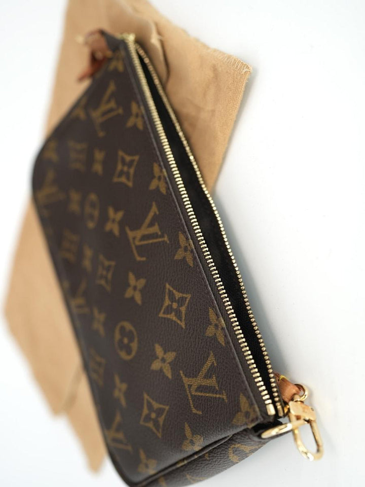 Pre-Owned Louis Vuitton Pochette Accessories Monogram Handbag