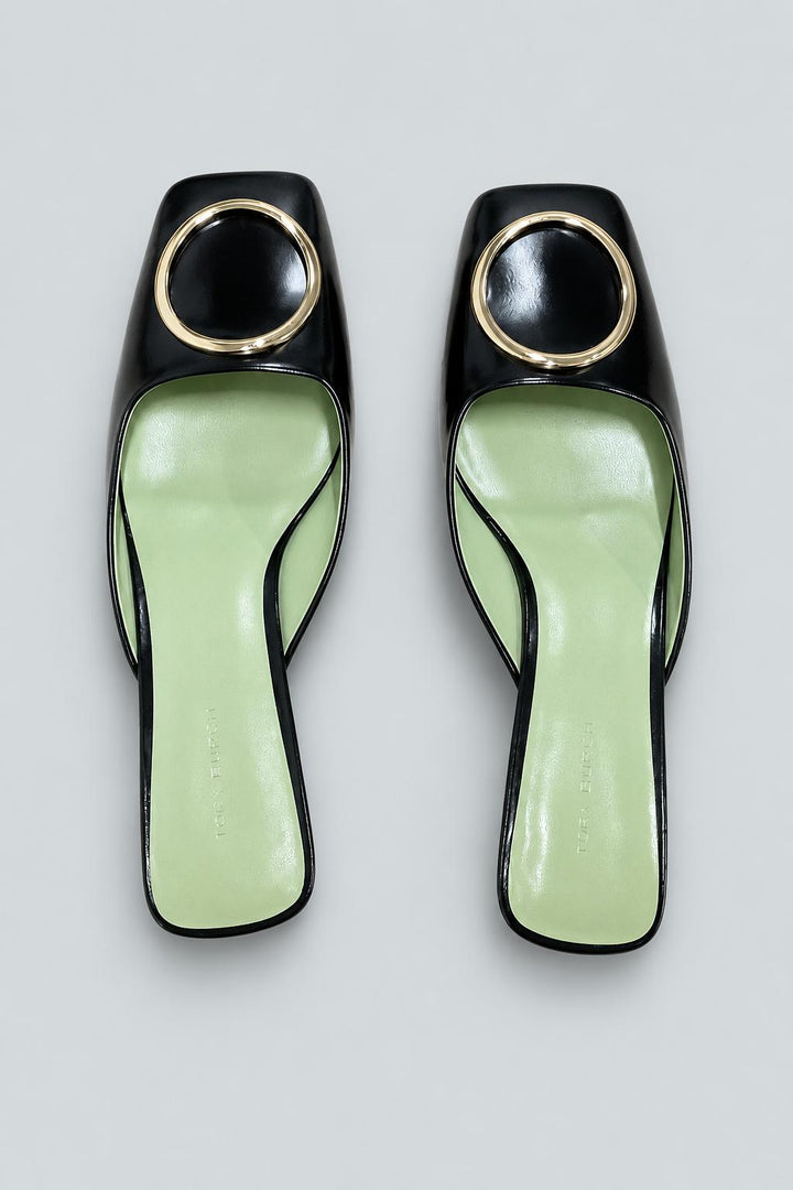 Womens Ring Hardware Pumps - Perfect Black