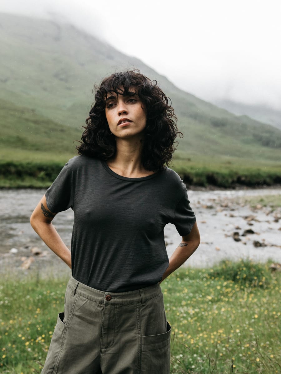 Women's Seeker Merino Scoop Neck T-Shirt - Raven Black