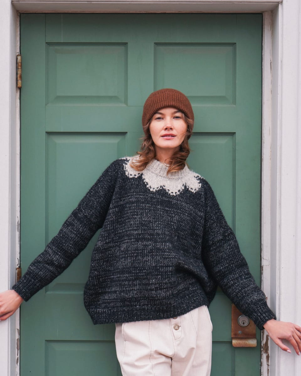 Daisy Collar Sweater - Charcoal/Ivory