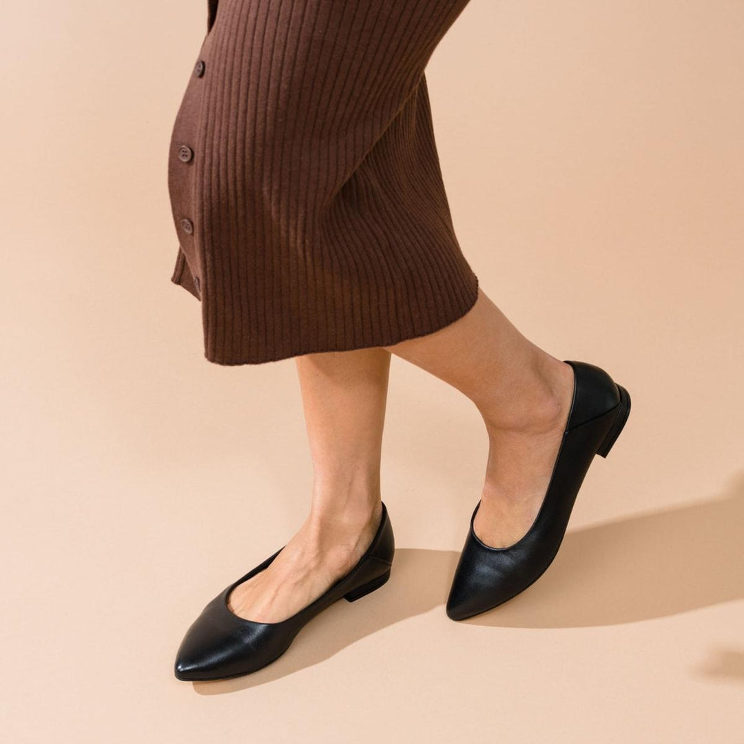 Fina Pointed Toe Flat - Black