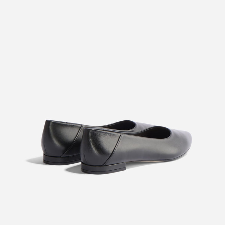 Fina Pointed Toe Flat - Black