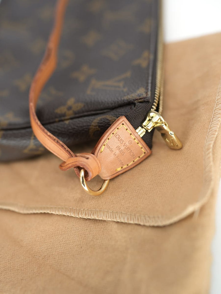 Pre-Owned Louis Vuitton Pochette Accessories Monogram Handbag