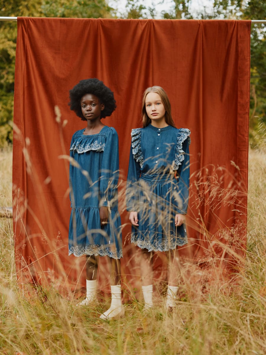 Raphaella - Oak Embroidery