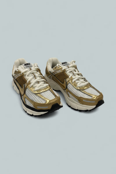 Zoom Vomero 5 Sneakers - Photon Dust/Metallic Gold/Gridiron/Sail