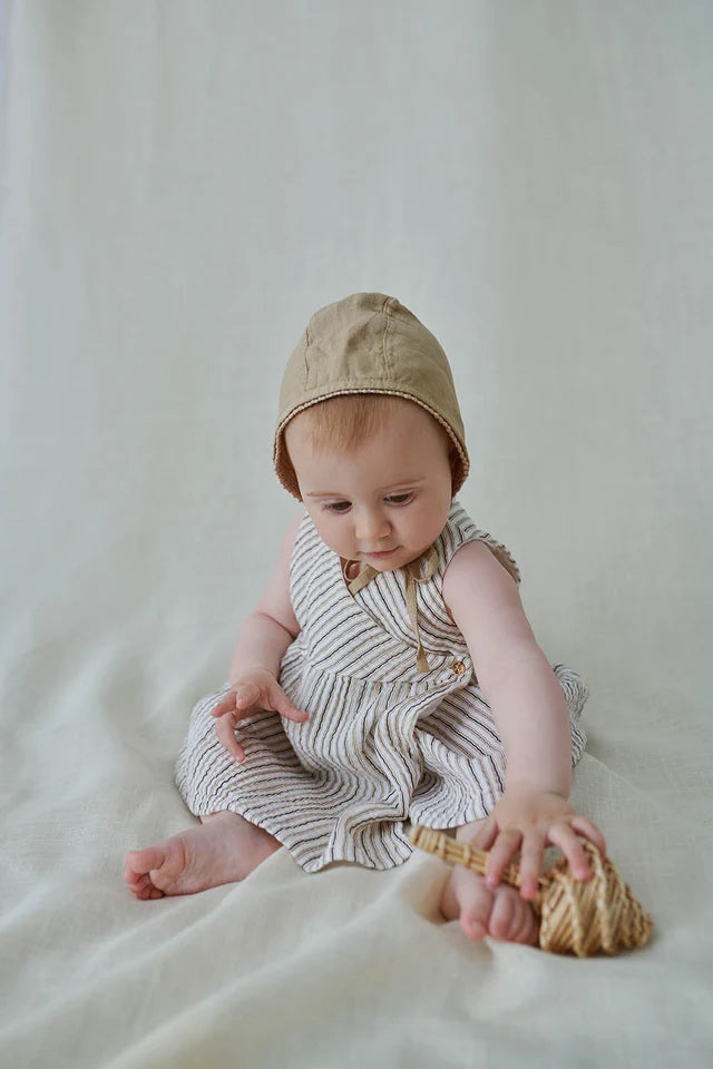 Linen lace baby bonnet - Sand
