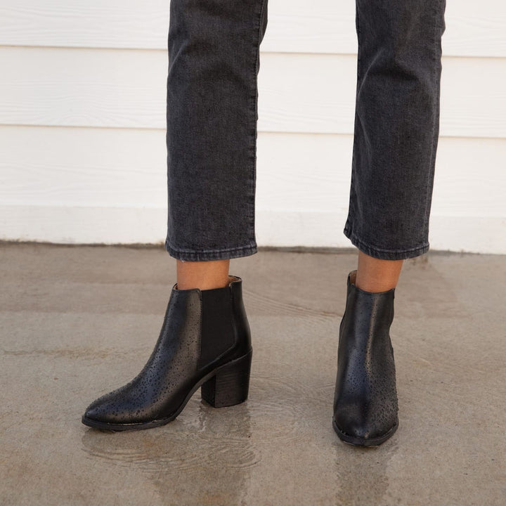 Heeled Chelsea Commuter Boot - Black - FINAL SALE