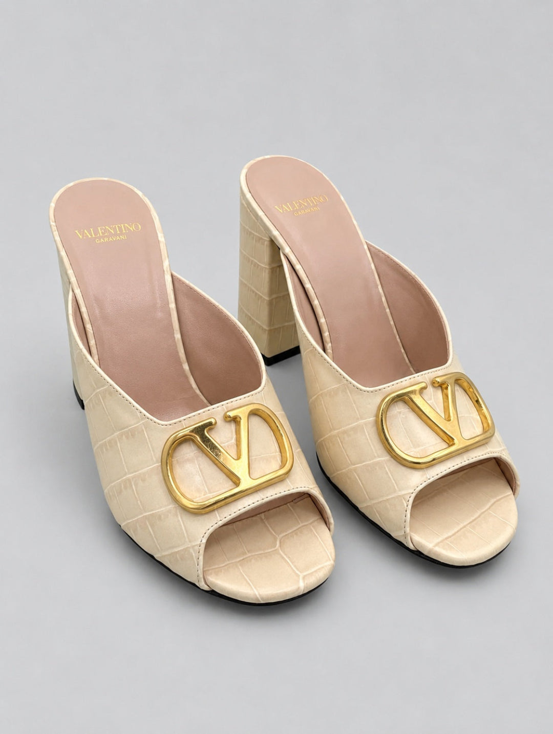 Garavani Slides - White - 8 - Sandals