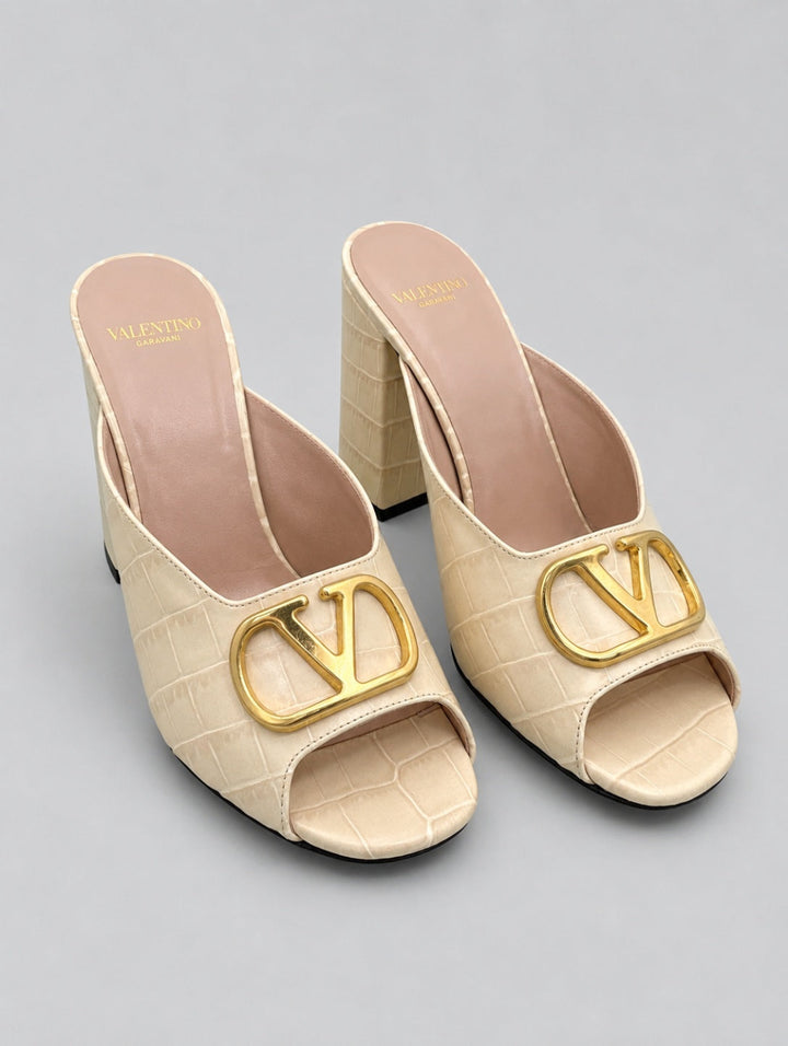 Garavani Slides - White - 8 - Sandals