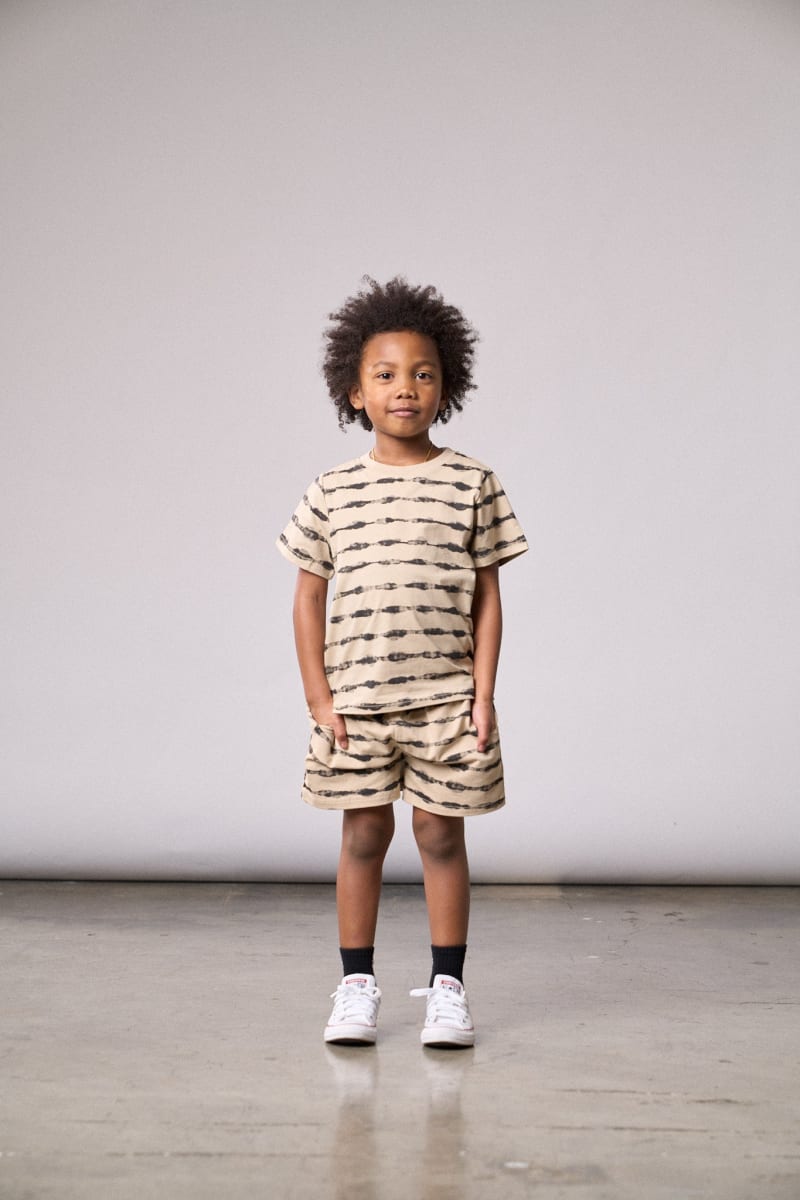 Static Stripe Short