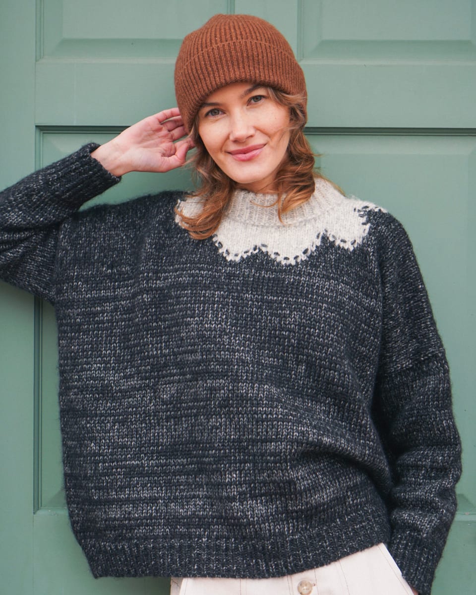 Daisy Collar Sweater - Charcoal/Ivory