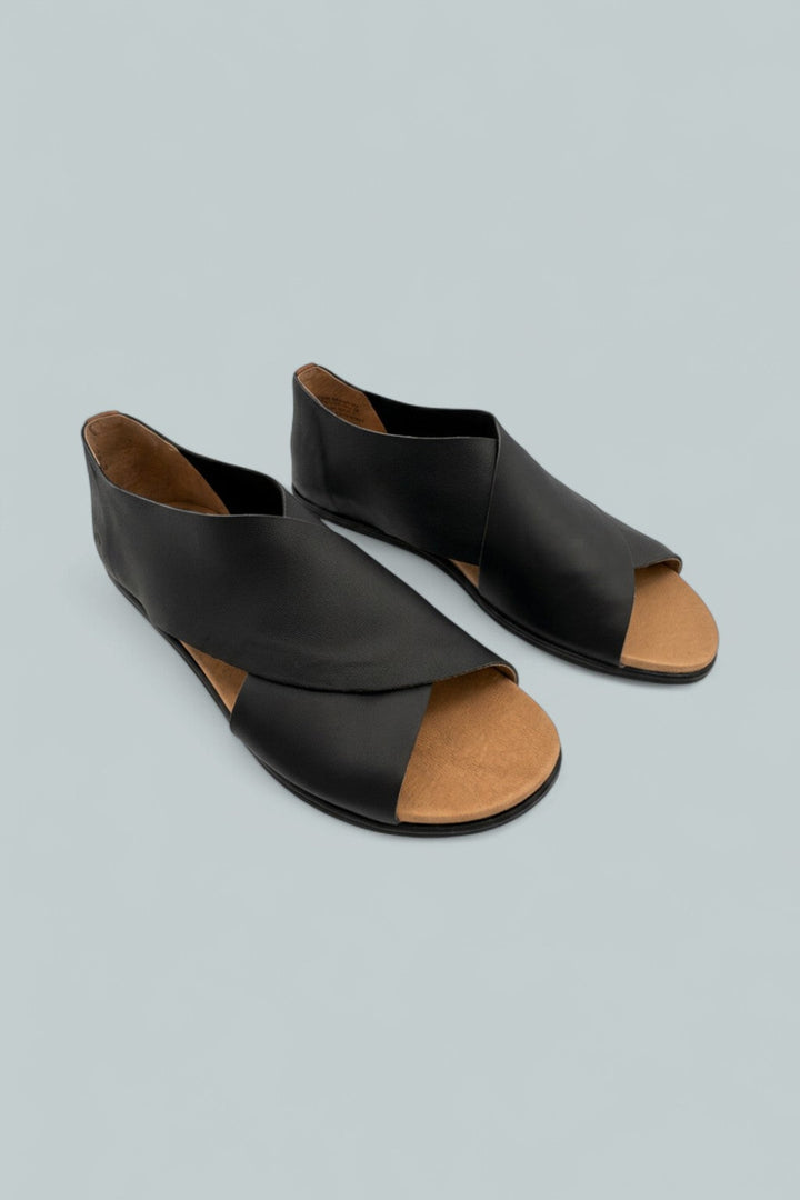 Kenneth Cole Laniey Slip On Crisscross Sandals - Black - 9.5 - Sandals