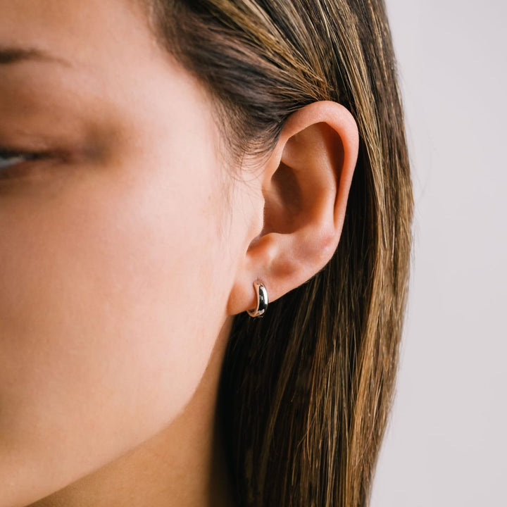 Core Huggie Hoop Earrings - Silver