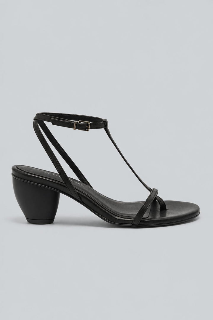 La La Land Strappy Sandals - Black - 8.5 - Flip Flops