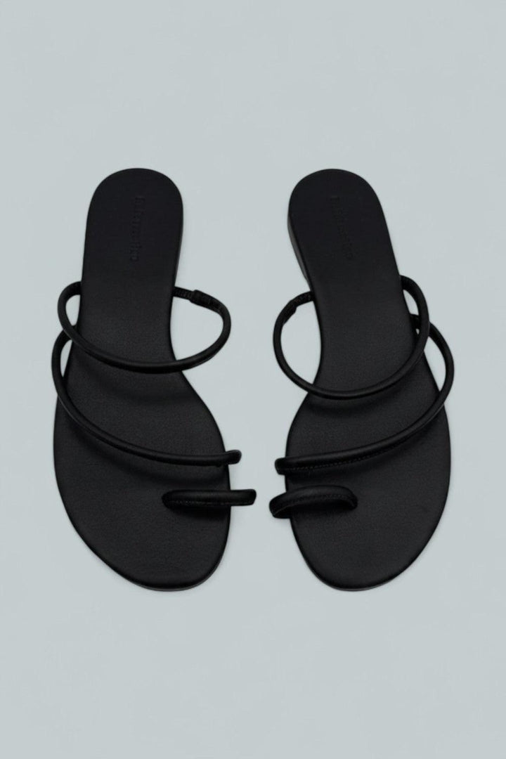 Ludo Toe Ring Strappy Flat Sandal - Black - 5 - Sandals