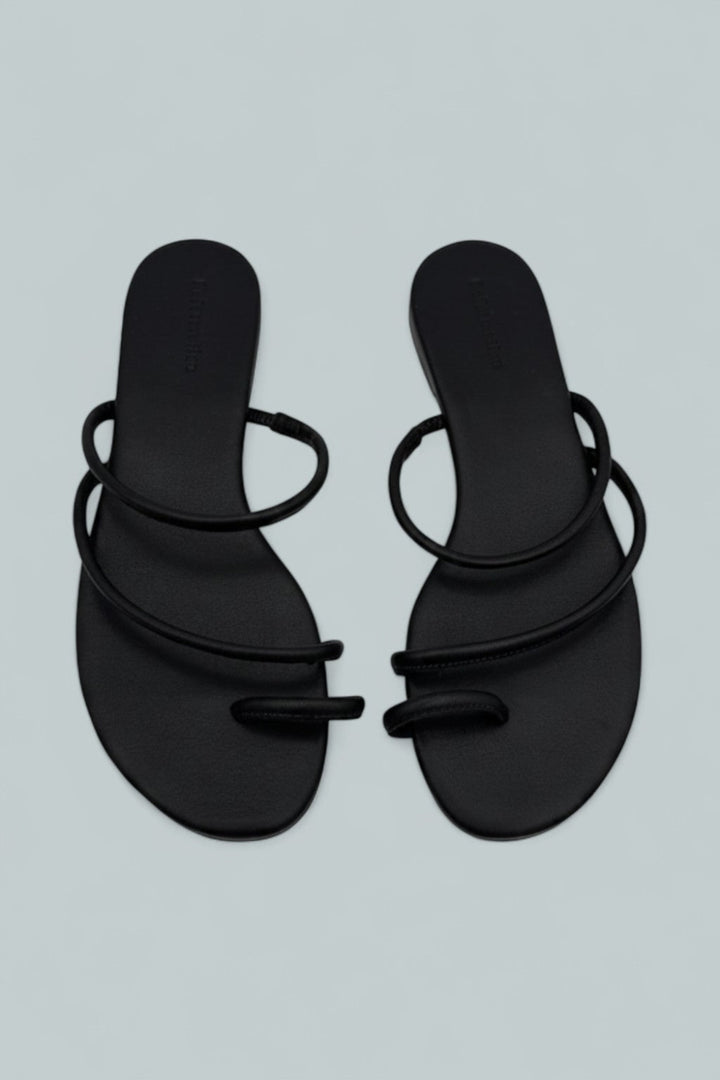 Ludo Toe Ring Strappy Flat Sandal - Black - 5 - Sandals