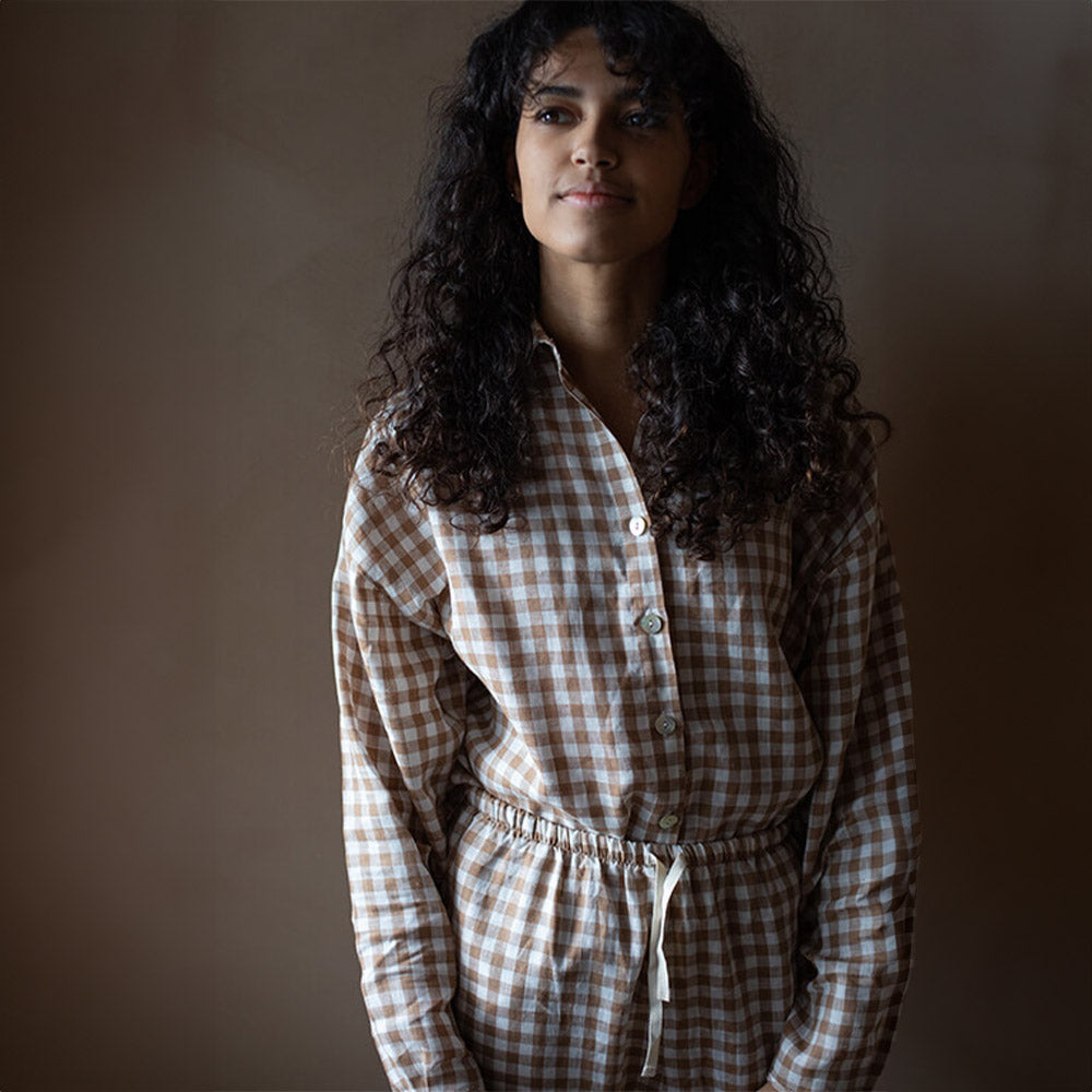 The Women's Essential Linen Shirt - Bronze Gingham