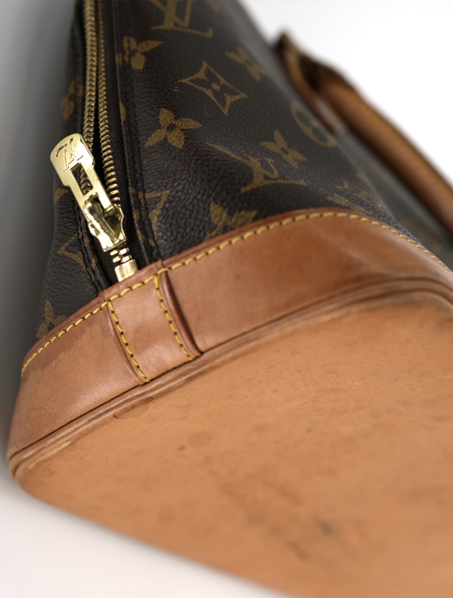Pre-Owned Louis Vuitton Monogram Alma MM Boston Bag
