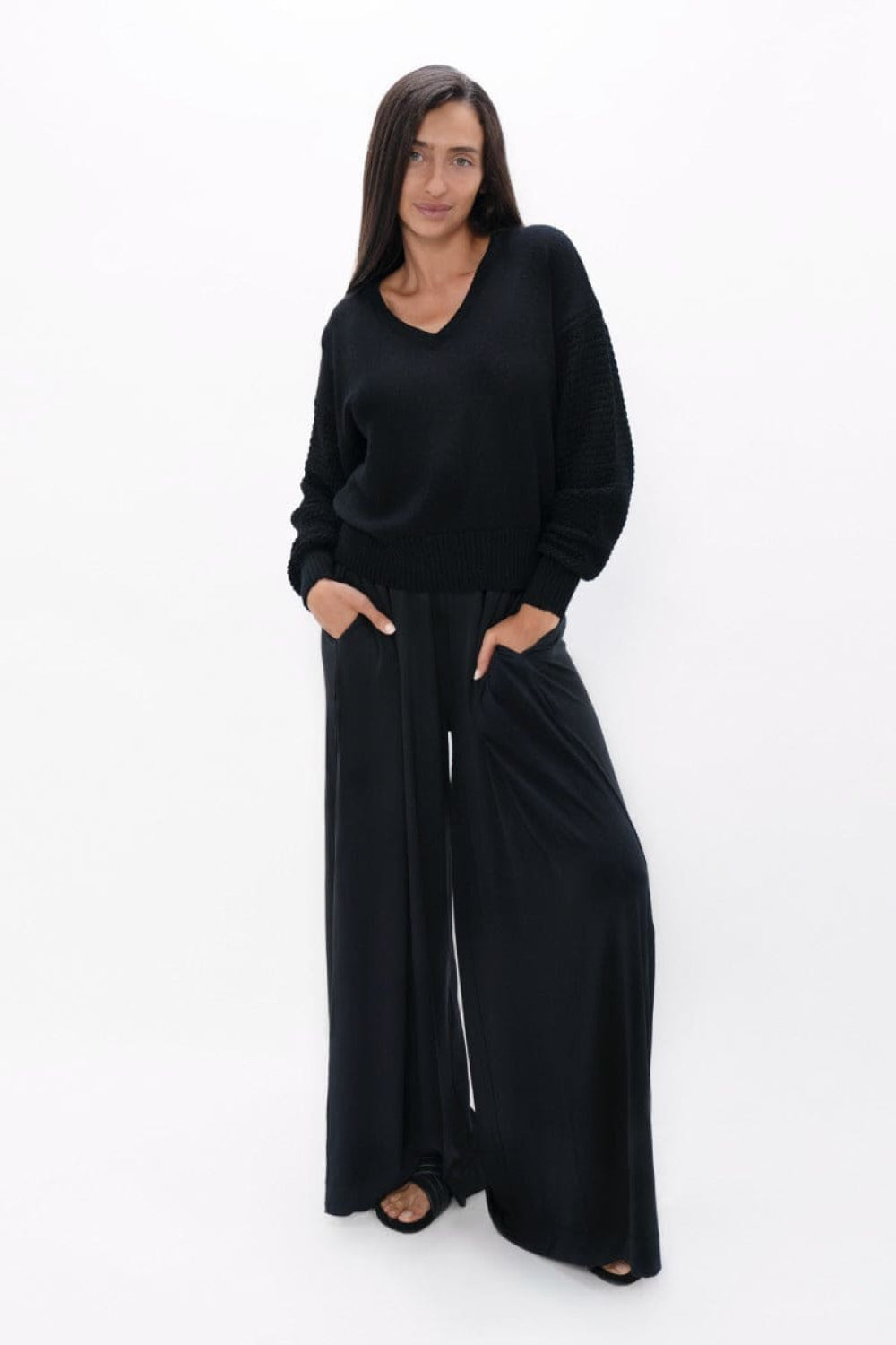 Nagano VNeck Sweater - Licorice - Sweater