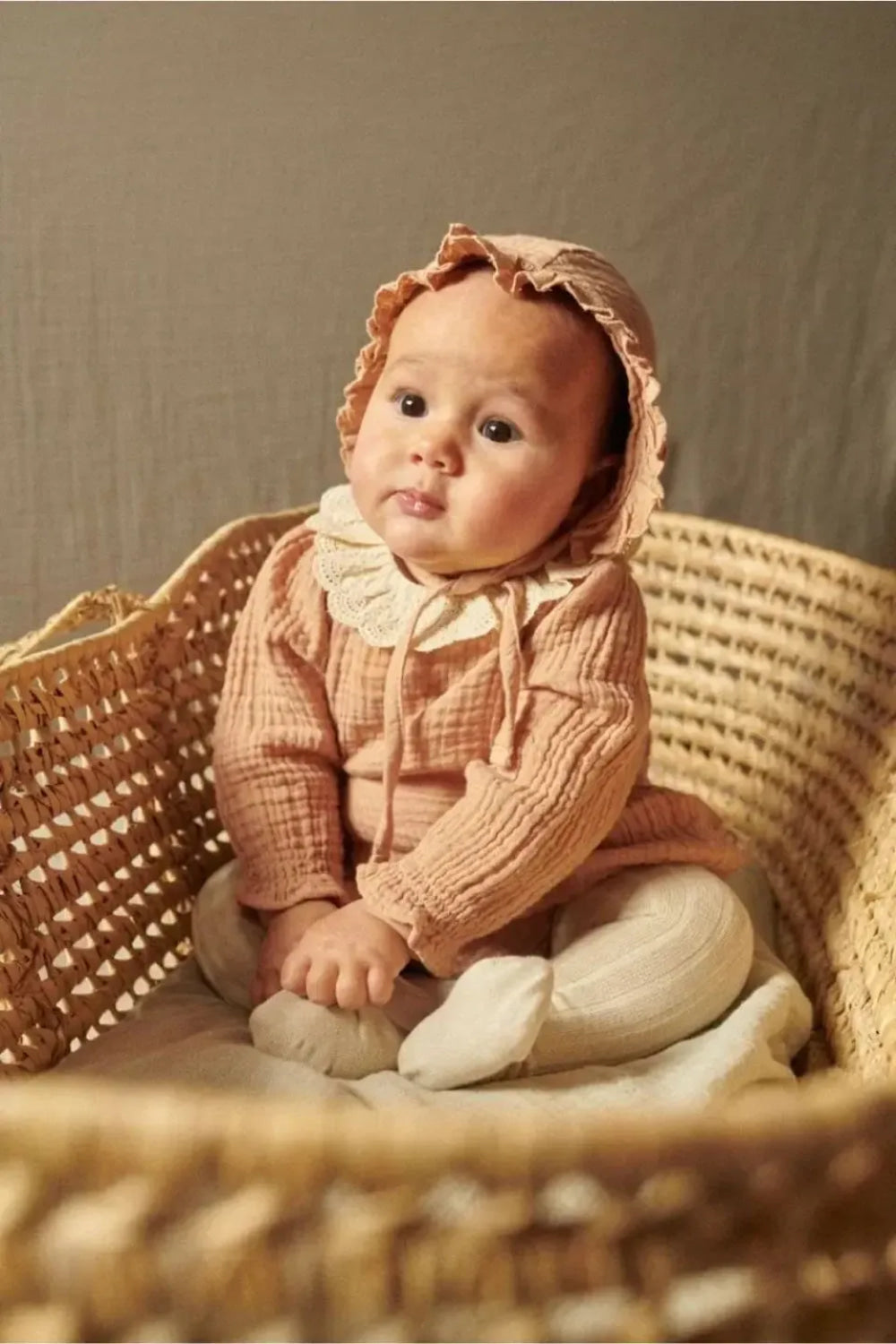 Organic lace baby bonnet - Pink - Bonnet