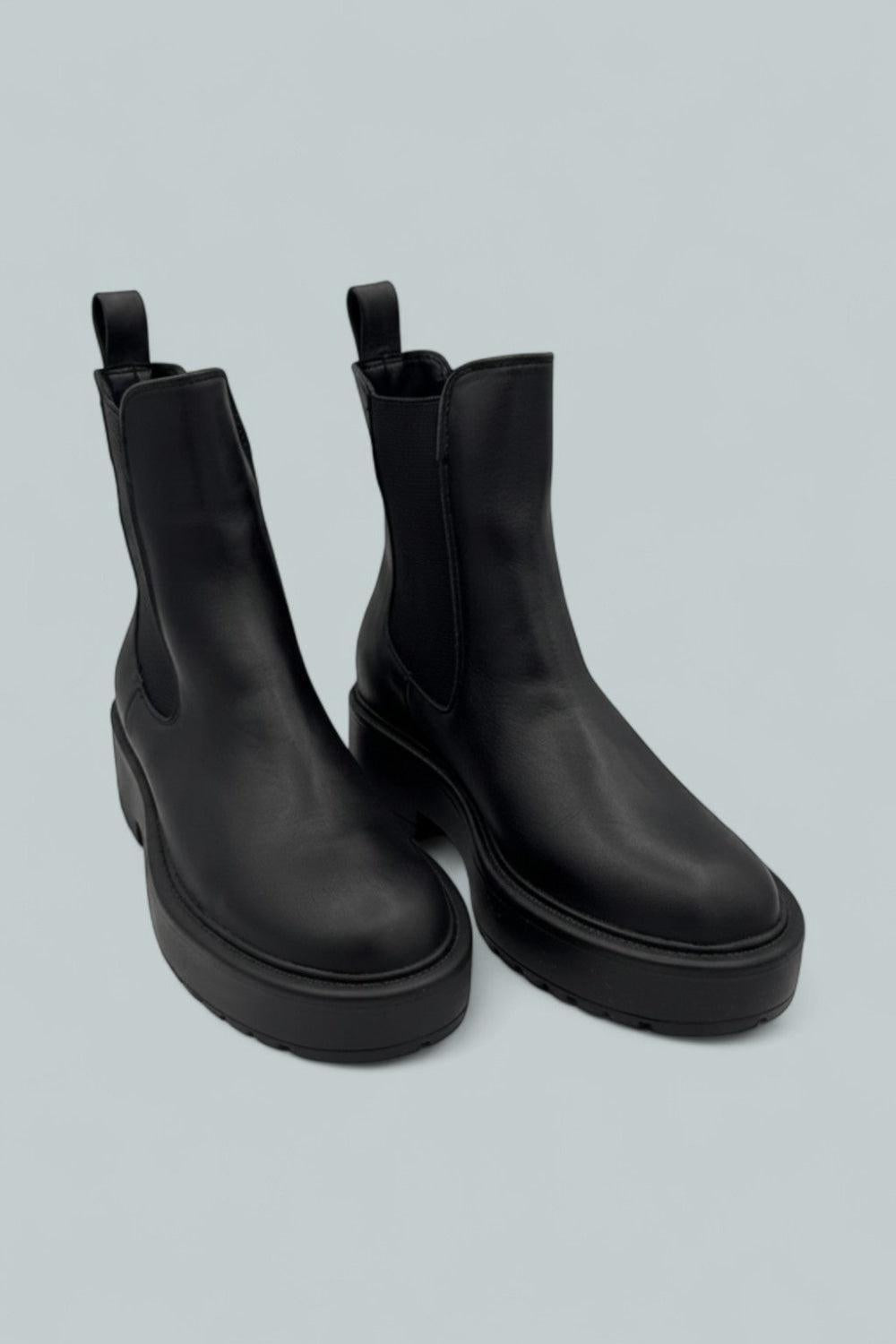 Perie Chelsea Booties - Black Leather - 8.5 - Bootie