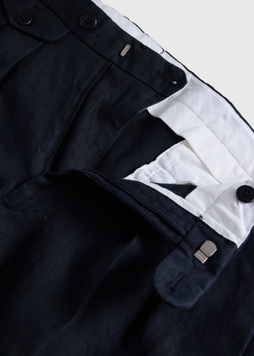 Phineas Cole Linen Walk Short - Black - Bermuda Short