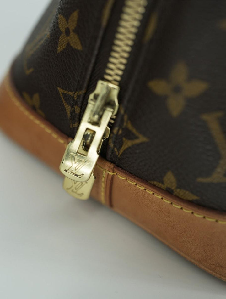 Pre-Owned Louis Vuitton Monogram Alma MM Boston Bag