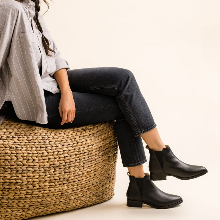 Eva Everyday Chelsea Boot - Black/Black