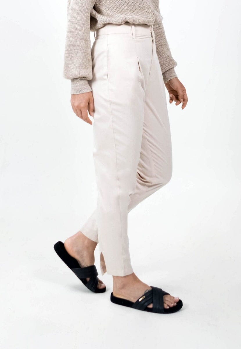 Salo Pants - Egret Pants 1 People 