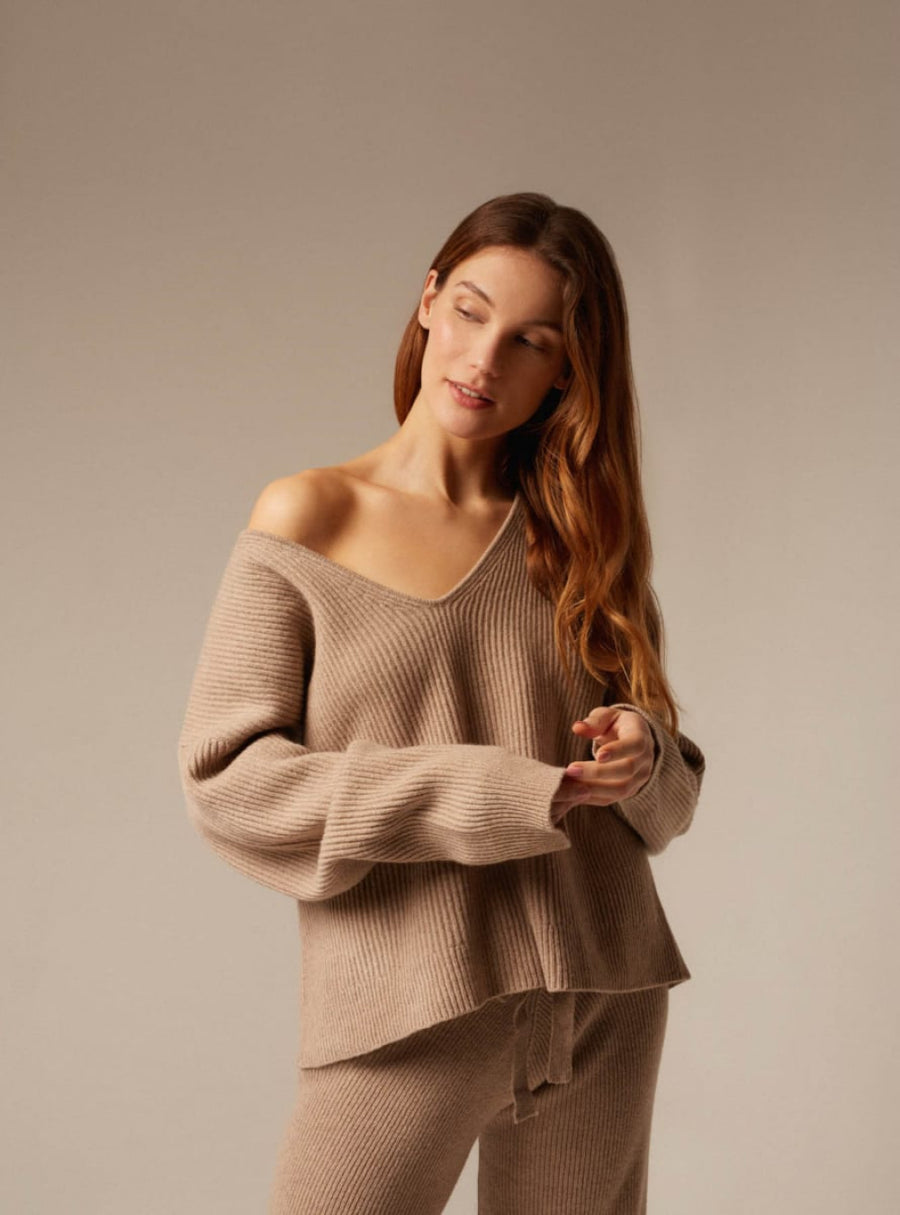 Stella | Cashmere Oversized V- Neck Jumper - Sand - Sweater