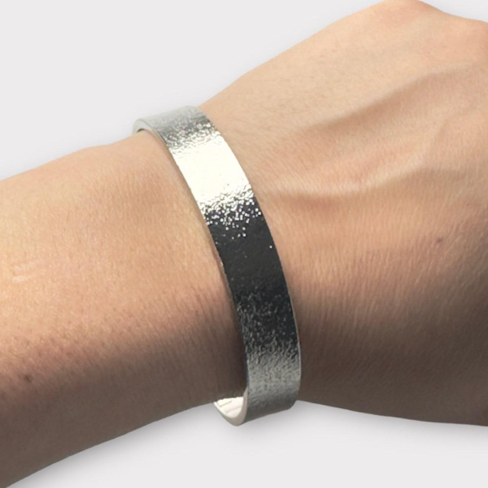 Tess Textured Collection - Bangle / Silver - One Size - Bracelet