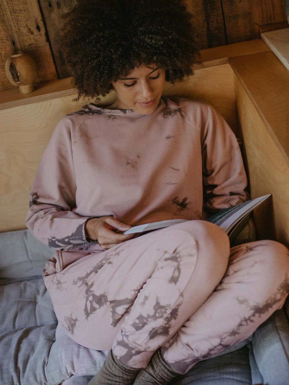The Tie-Dye Sweatshirt Women’s - Blush tie-dye - Crewneck Sweatshirt