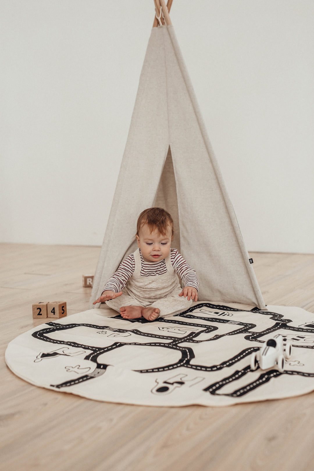 Small Teepee Tent - Neutral