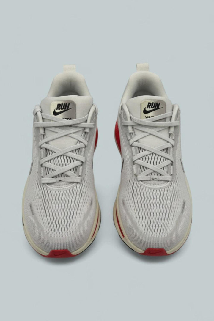 Vomero 18 Road Running Shoes - Platinum Tint/Siren Red/Light Smoke Grey/Metallic Pewter - 11.5 - Sneaker