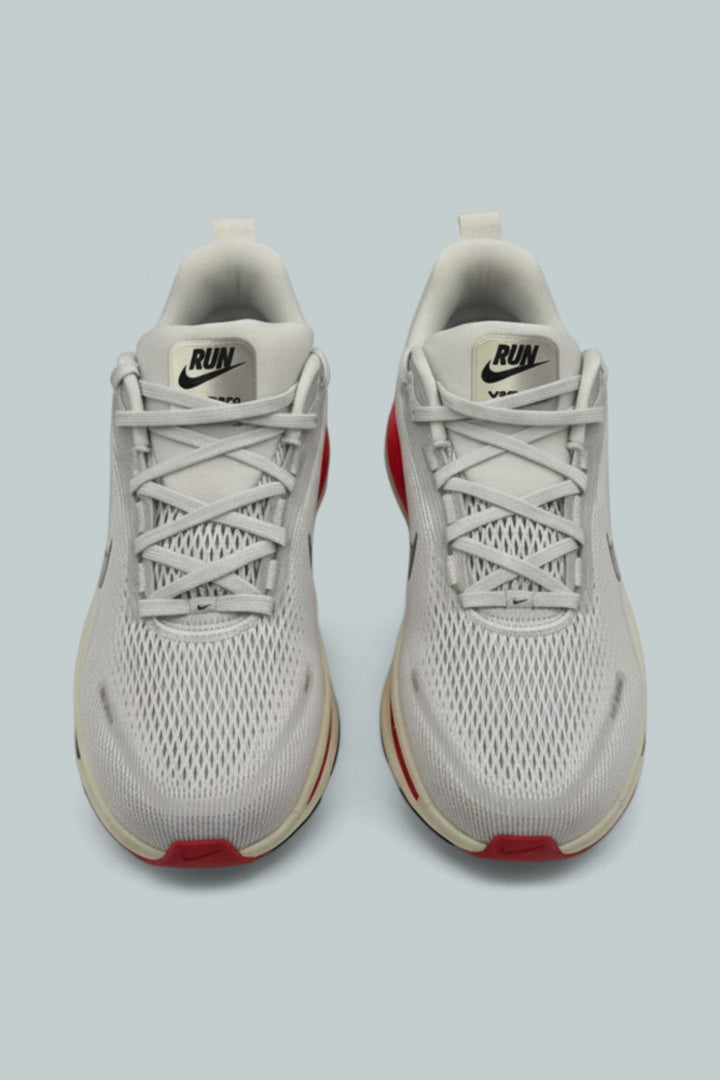 Vomero 18 Road Running Shoes - Platinum Tint/Siren Red/Light Smoke Grey/Metallic Pewter - 11.5 - Sneaker