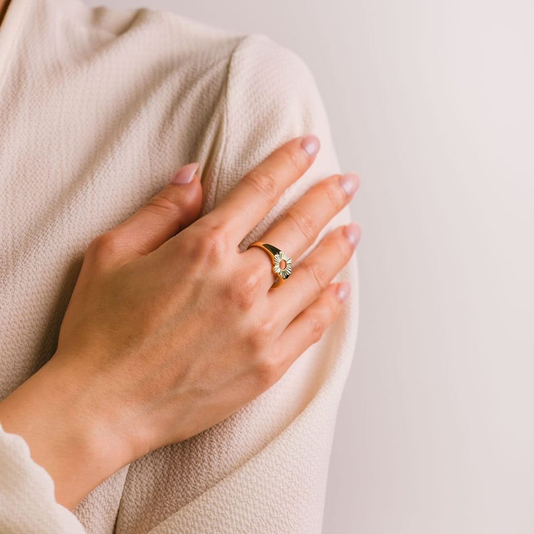 Daisy Fluted Signet Ring