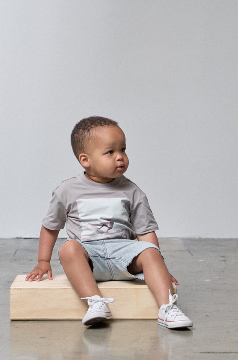 Catching Waves Tee - Charcoal